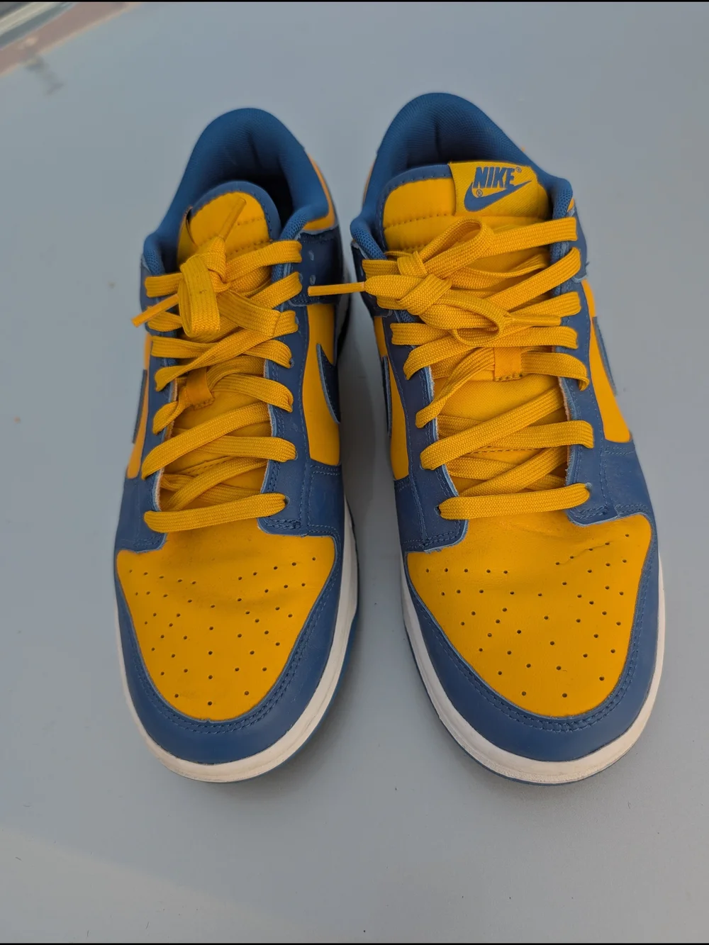 Nike Men's Low-Top Sneakers in Yellow and Blue